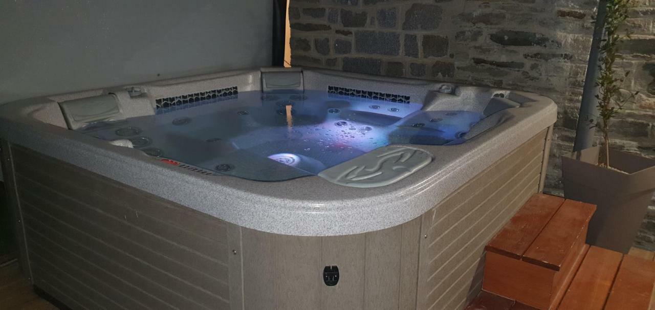 Au Mont Chez Nous # Jacuzzi & Sauna # Holiday home Pontorson