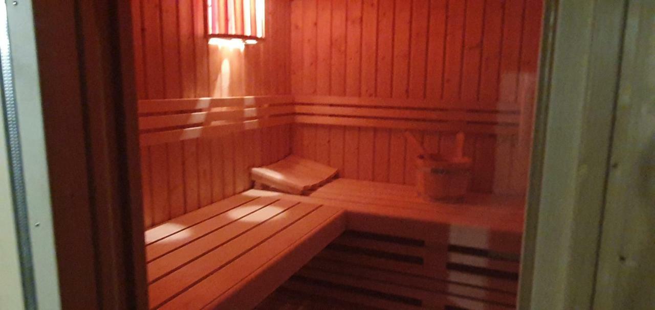 Au Mont Chez Nous # Jacuzzi & Sauna # Holiday home Pontorson